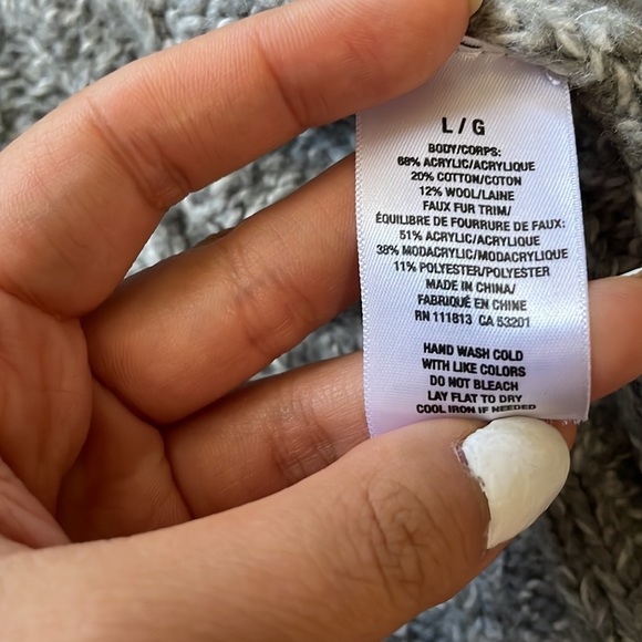 Aeropostale Grey Knitted Vest with 2 Black Buckles and Fur- lined Hood. - Picture 2 of 4